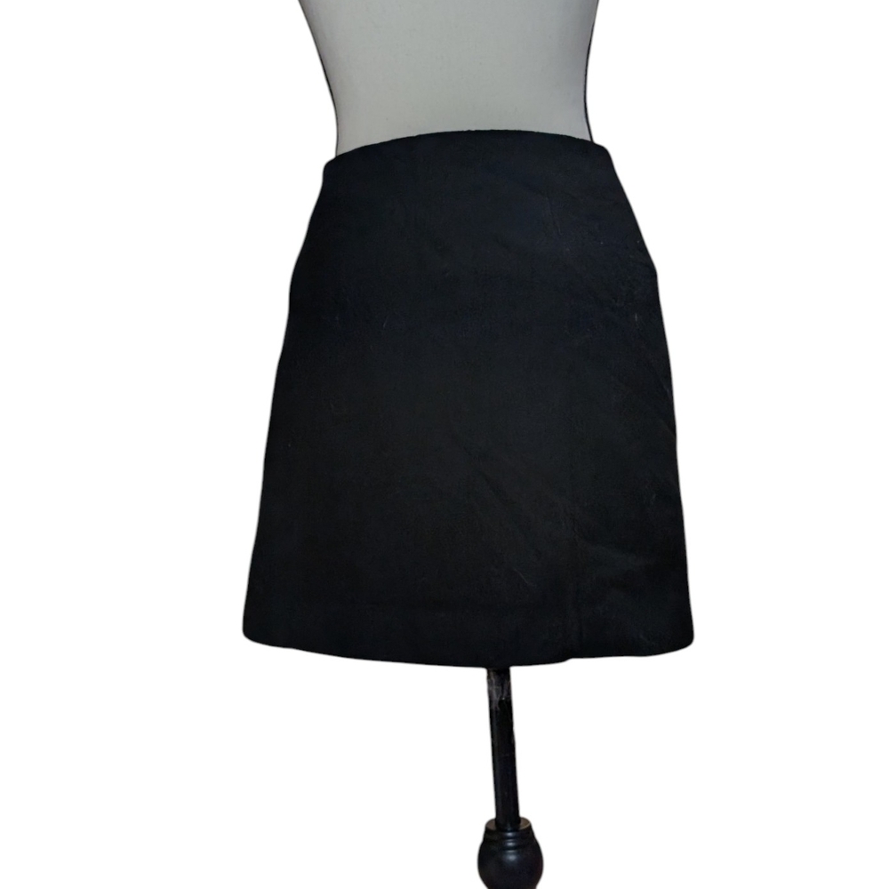 GAP Black Mini Skirt with Zipper Accent - Picture 4 of 8